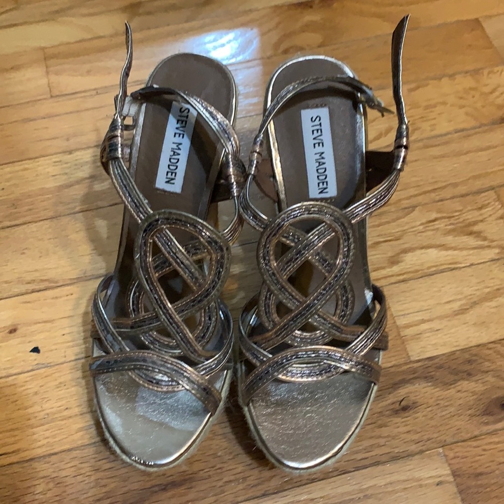 Brand new never worn outside metal multi wedge